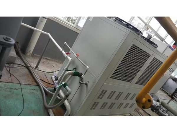 分析防止螺桿式冷凍機(jī)液壓油被冷卻水污染的方法